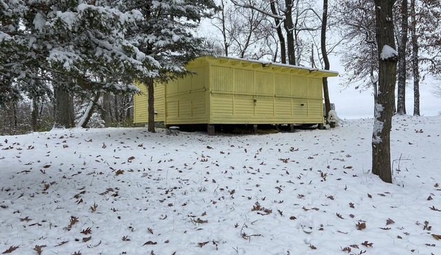 TOTAL ECLIPSE APRIL 8, Cabin on 40 Acres, Two RV Power Spots, Lake!