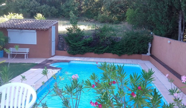 Total independent full foot studio in property with parking