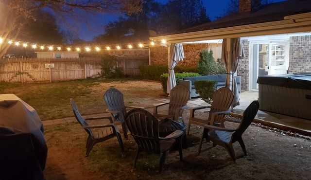 TOTAL PRIVACY & TOTALLY PRIVATE HOT TUB, 4 Bed, 3 Bath, 2 Car - SLEEPS 11+!
