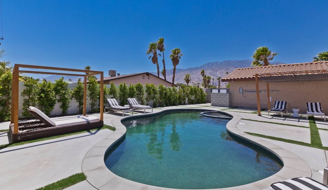TOTAL RELAXATION BEAUTIFUL HOUSE WITH POOL & SPA & MOUNTAIN VIEW & PRIVATE AREA