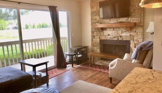 TOTAL RENOVATION - SKI CHALET 3BR/2BA SLEEPS 8 - GORG MTN VIEW, ON FREE BUS LINE