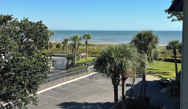 Totally Beachin' Coligny OceanViews w/Bikes/chairs