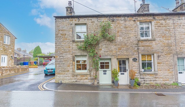 Totally dog friendly cosy countryside retreat