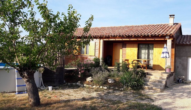 Totally independent 3-star family home with swimming pool in a park.