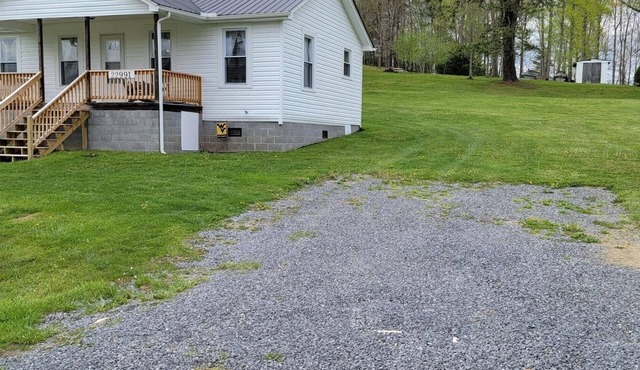 Totally Remodeled 1930's House w/Firepit & Deck close to Outdoor Adventures.