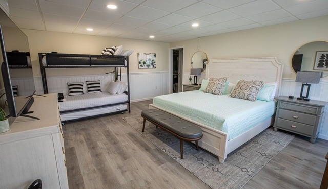 Totally Remodeled Cozy Apartment. 2.5 miles to Delaware Turf!