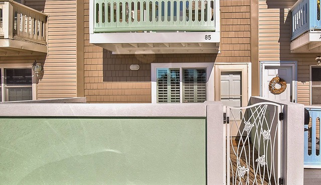 Totally Renovated Two Bedroom Townhouse 200 Feet To The Ocean