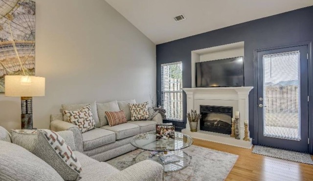 Totally Renovated-2BR 2BA-14 mi from Masters