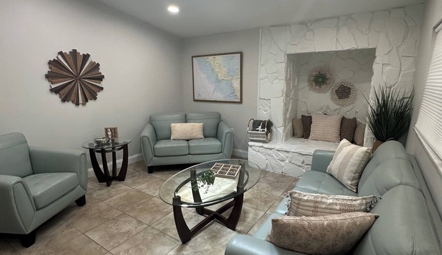 Totally Renovated near Pete's Pier with Trailer Parking Walk to Three Sisters!