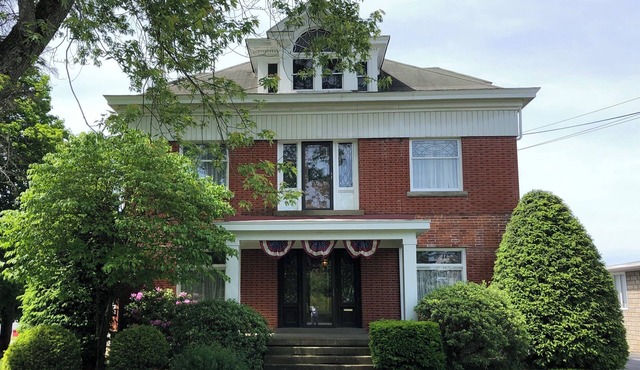 Totally Restored Historic Home In Town