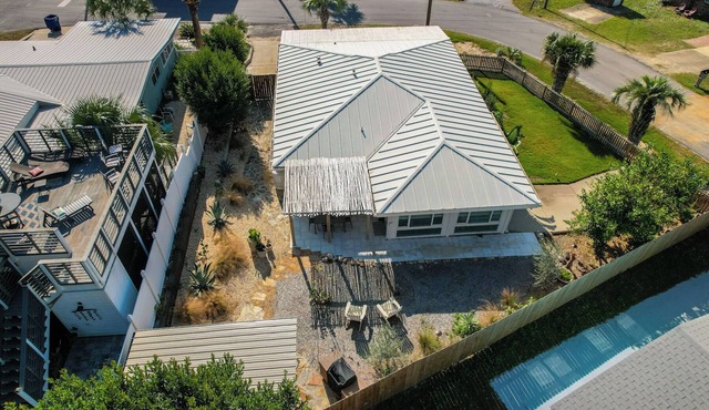 Toucan Tango ~ 1 block to beach + Pier Park & 30a ~ 1966 beach bungalow