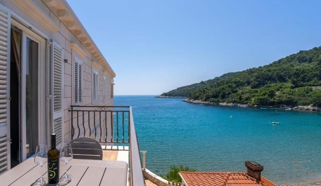 Touch of Infinity TOP FLOOR - studio apartment with sea view