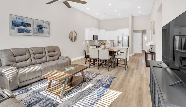 TOUCHDOWN! Beautiful townhome 4 miles to Clemson University with Game Room!