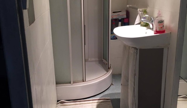 Touche pas à mon poste