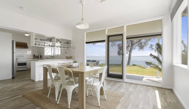 Toukley Lakefront House,Toukley