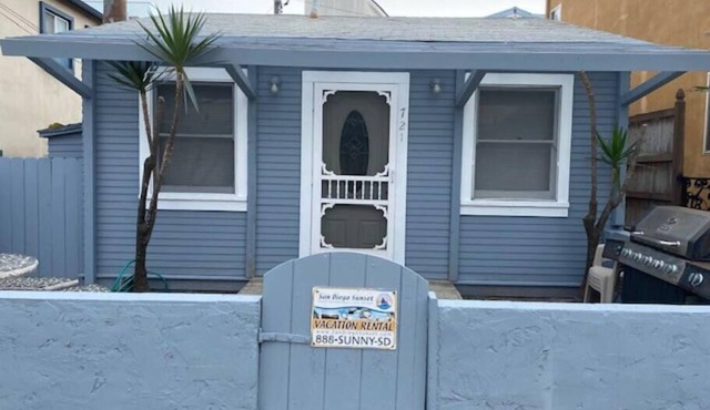 Toulon Palapa - Cozy Beach Cottage, Steps to Beach/Bay, Parking!