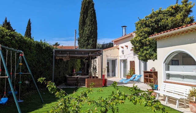 Toulon Sunny Family Vacation Villa with Garden near Var Beaches