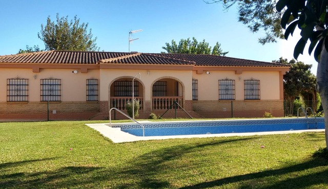 TOURIST ACCOMMODATION VILLA. 14 SEATS. 5 BEDROOMS. POOL AND GARDEN,
