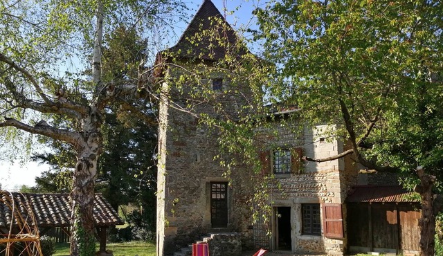 Tour of the Middle Ages, romantic or family atmosphere, in the Isère countryside