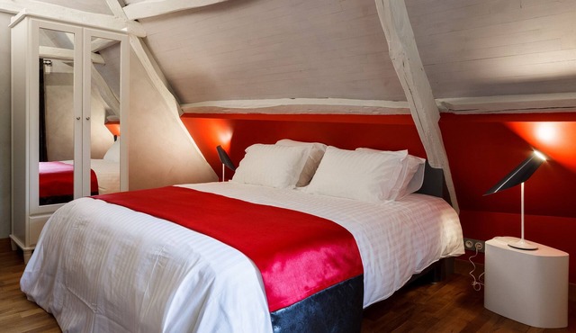 TOURS Longére 14 people 10 minutes City Center