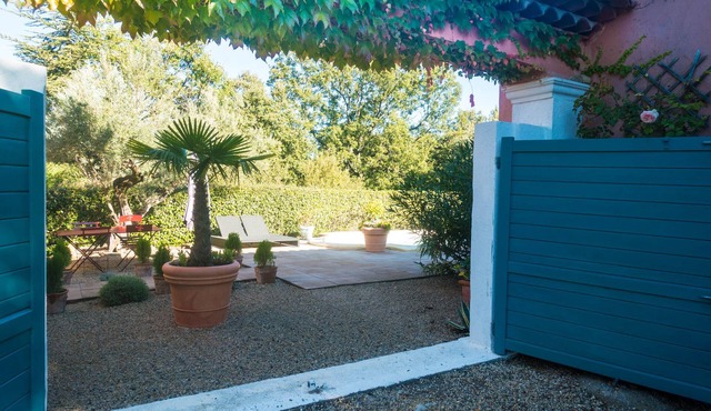 Tourtour dans le Var en Provence .Maison 6 personnes, piscine,tennis.