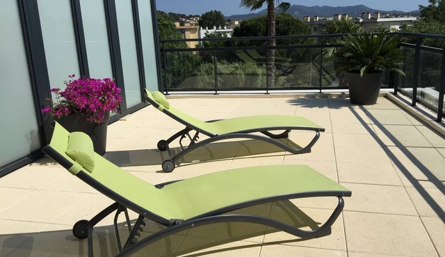 TOUT A PIED - PLEIN SUD - TERRASSE 55 m2 - CLIMATISATION - WI-FI par la FIBRE -