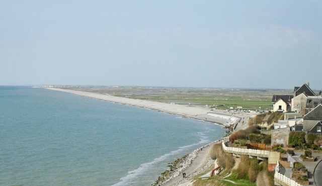 Tout près de la plage à pied!