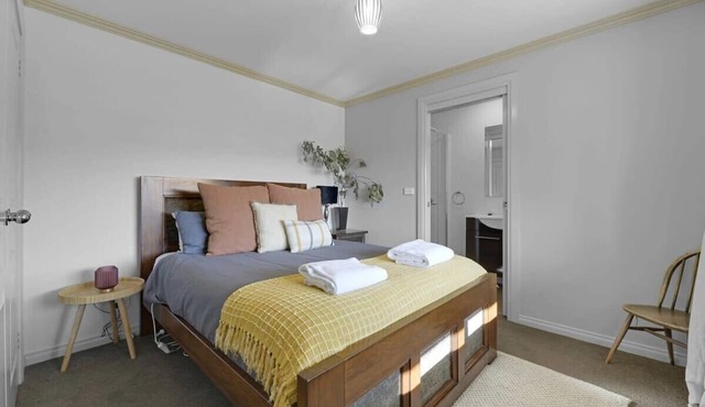 Towac Cabin 2- Modern Escape, Incredible Views