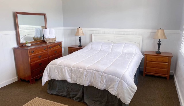 Tower Circle Motel- King Room + Kitchenette-Not Pet Friendly