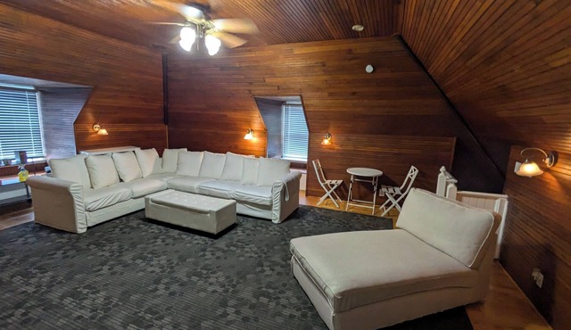 Tower Grove 2 bedroom with two off street parking spots!