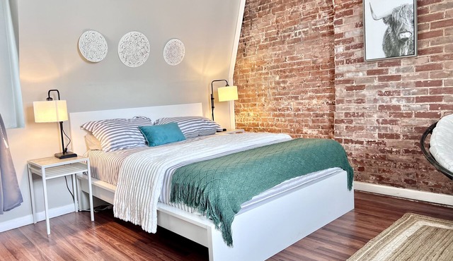 Tower Grove 3rd Floor Studio - 4mi to SLU & Barnes - Shared Laundry Pet Friendly