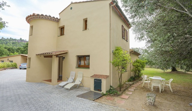Tower House (2 Bedroom, 1.5 bathroom, Sleeps 6)