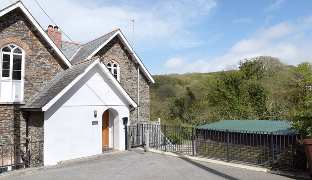 TOWER HOUSE, pet friendly, character holiday cottage in Boscastle