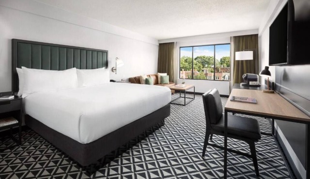 Tower King at Arcadian Hotel! Onsite Dining, Near Fenway Park!