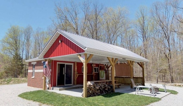 Tower Ridge Camp. A Cabin in Hoosier National Forest and near Lake Monroe.