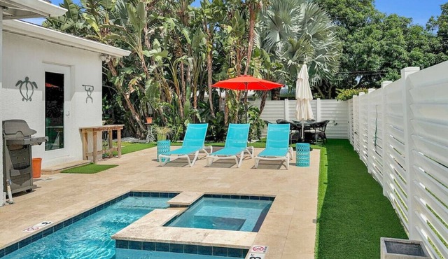 Towering Palms in Wilton Manors