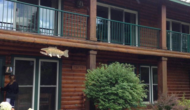 Towering Pine Cabin: Your Family’s Perfect Getaway