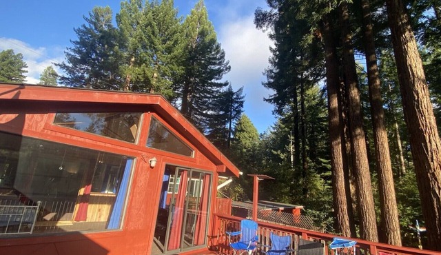 Towering Redwoods, Private River Access, 2 Bathroom, 3 Bedroom, Up to 13 Guests