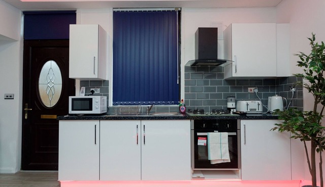 Towler House Apartments 6 Beds in 3 Bedrooms