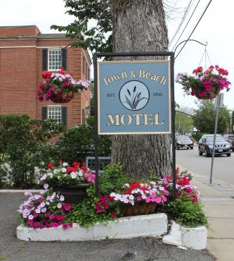 Town & Beach Motel
