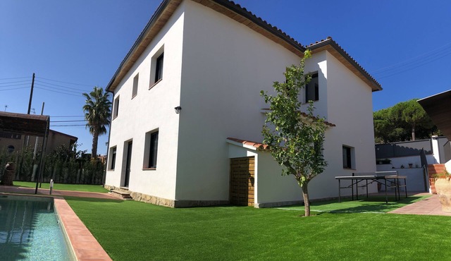 Town center house with private pool, wifi