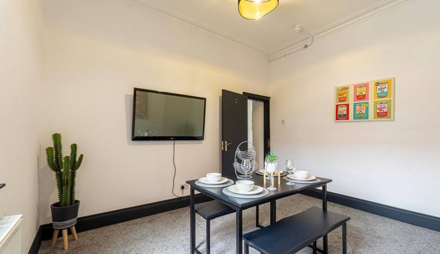 Town Centre 6 Bed Home | Work & Rest Warrington