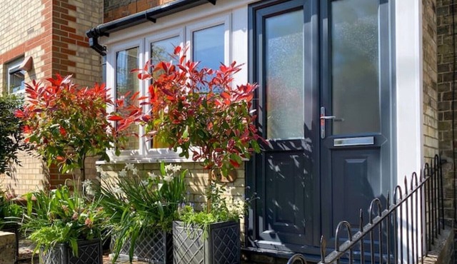 Town Centre Cottage with Garden & Parking Opposite
