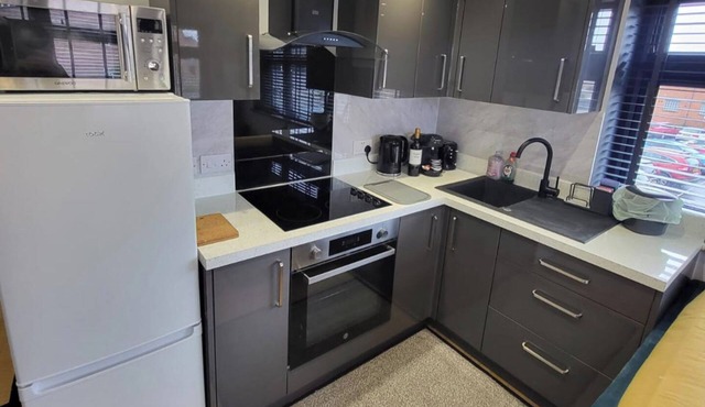 Town Centre Modern 1 Bed self-contained Apartment