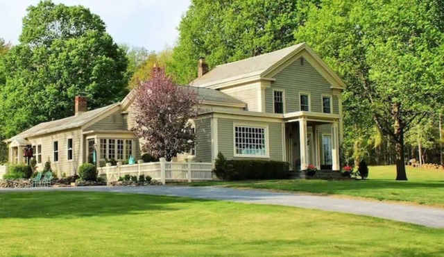 Town & Country Getaway: Pool Gardens Views 6 Acres