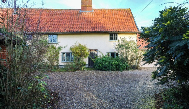 TOWN FARM, pet friendly, character holiday cottage in Thorndon