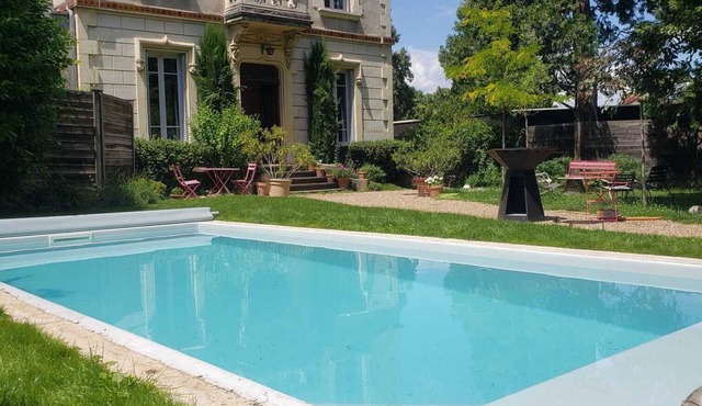 Town house with garden and pool/Lyon and Beaujolais