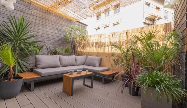 Town house close to the arena, garage, Air-conditioned, terrace