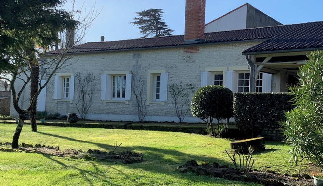 Town house in a 9000 m2 park with swimming pool, close to the beach