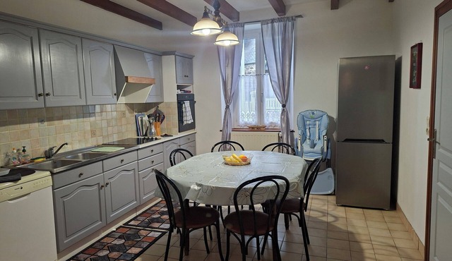 Town house in a very quiet area.300m from all shops and 700m from the beach.